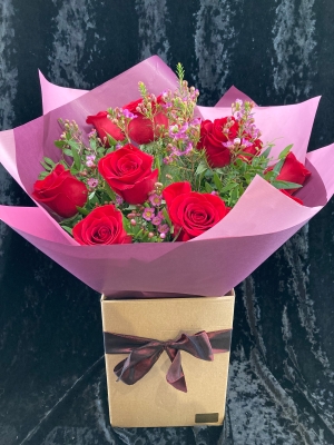 Romantic 12 Red Rose Hand Tied